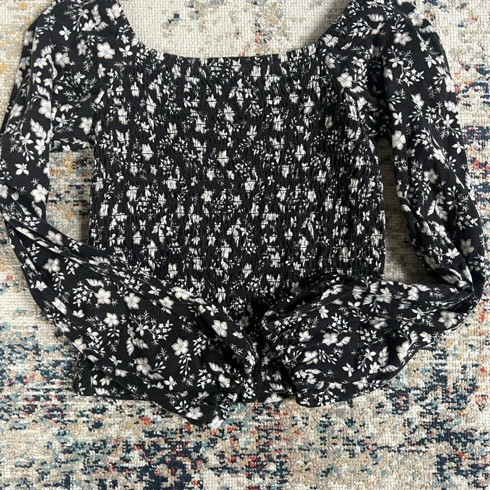 Girl Old Navy Black and White Floral Blouse